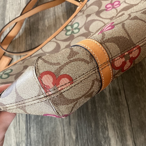 Cute Coach satchel. - Picture 3 of 9